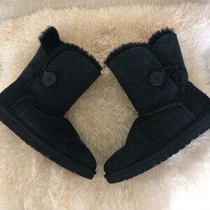 Ugg Bailey Button ll Size 9 Black